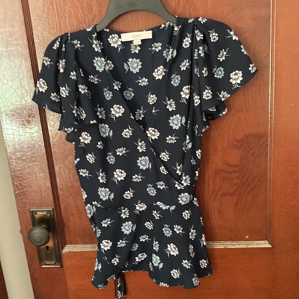 Loft wrap floral top size sm